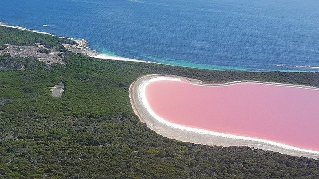 6 of the Most Inspiring Places on Earth - Lake Hillier - Australia