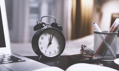 Savvy Travel Tips Managing Work Hours on the Go with Free Time Clocks