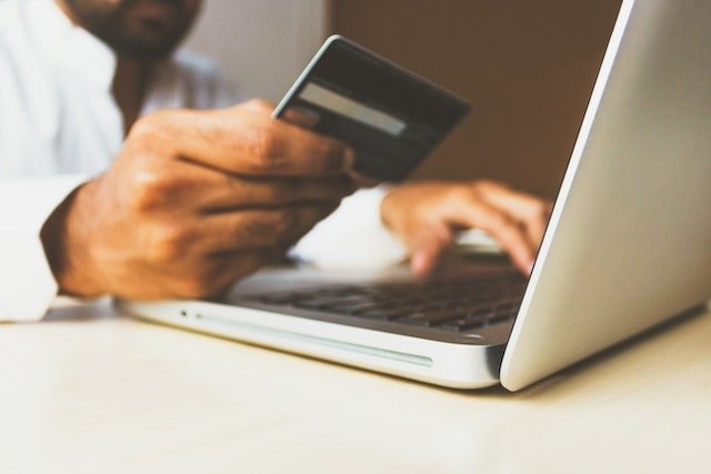 Revolutionizing Customer Experiences The Impact of AI in E-commerce